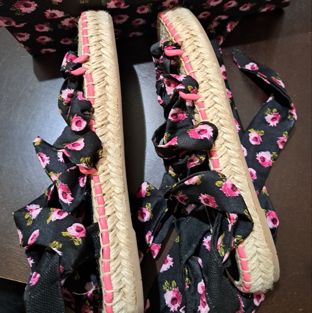EUC Prada Floral Black Espadrille Sandals - Picture 5 of 8